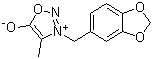 CAS 登录号：4337-98-8, 3-(1,3-苯并二氧杂环戊烯-5-基甲基)-5-羟基-4-甲基-1,2,3-恶二唑鎓内盐